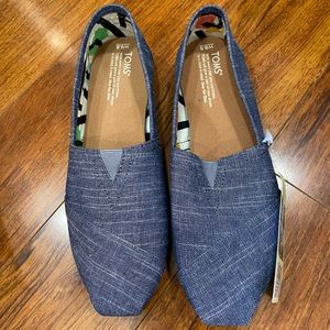 New with tags never worn women’s toms shoes